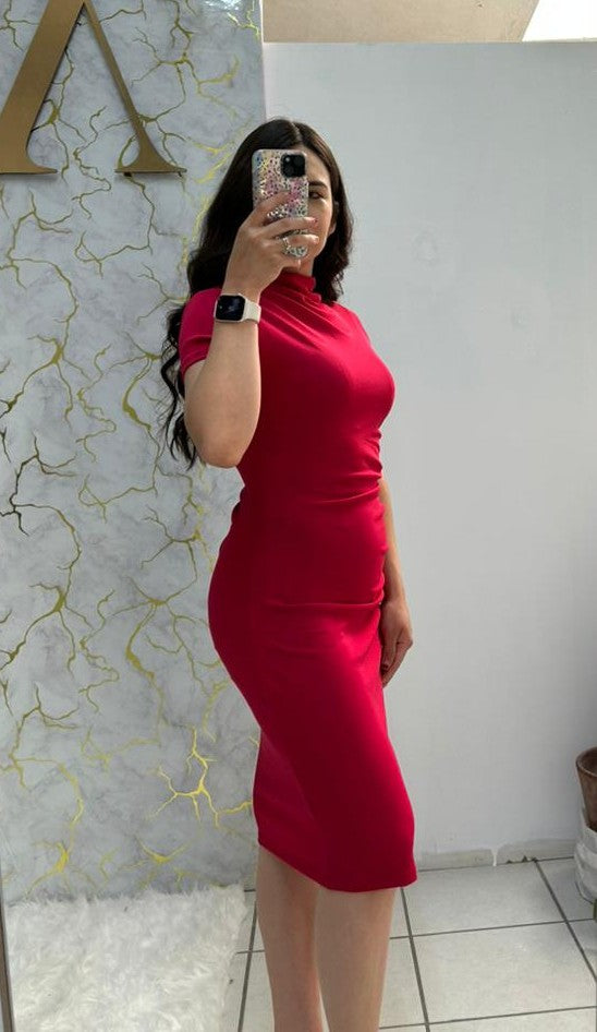 Vestido Entallado Con Pliegues Manga Corta