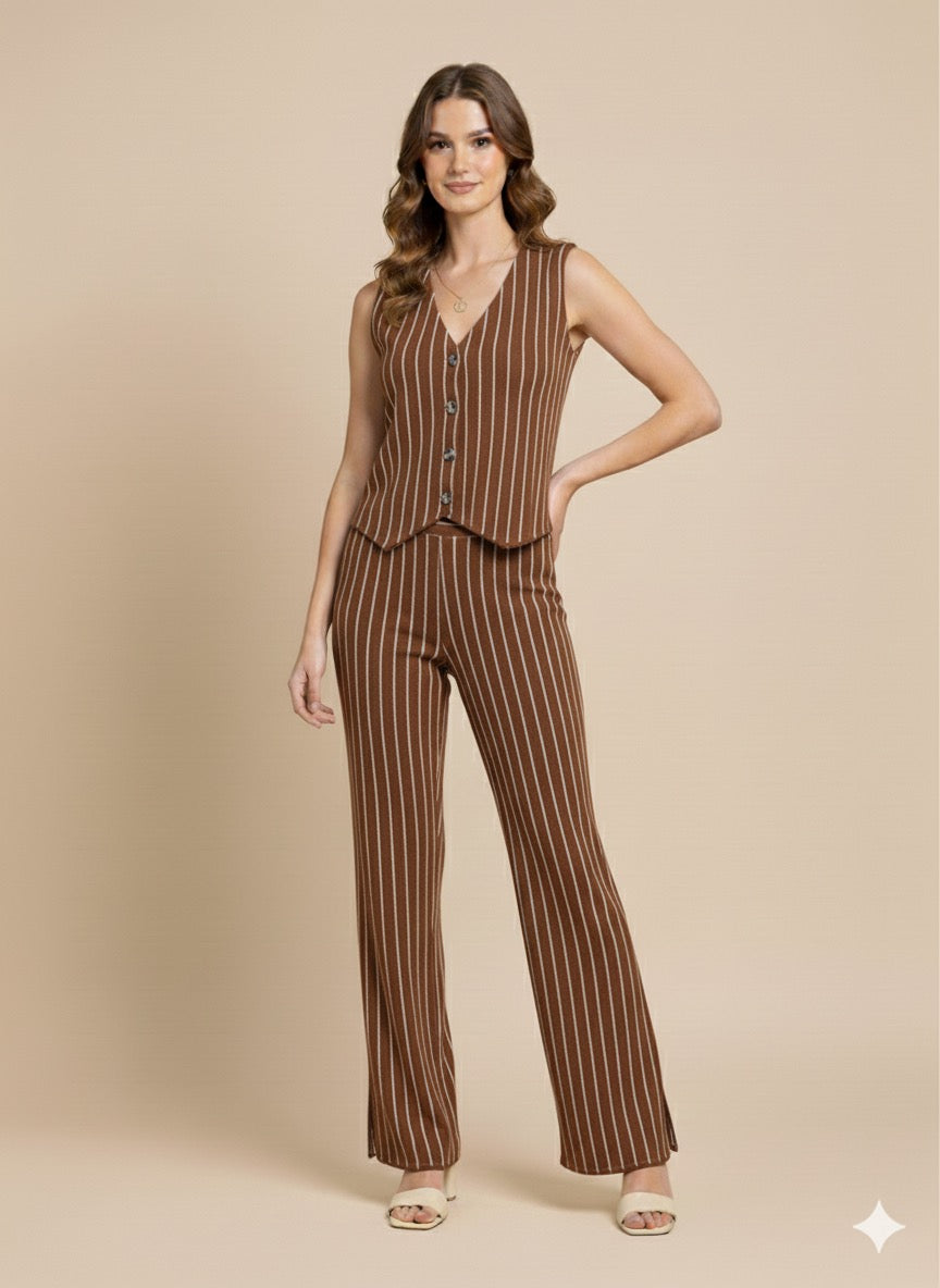 Conjunto con chaleco rayado