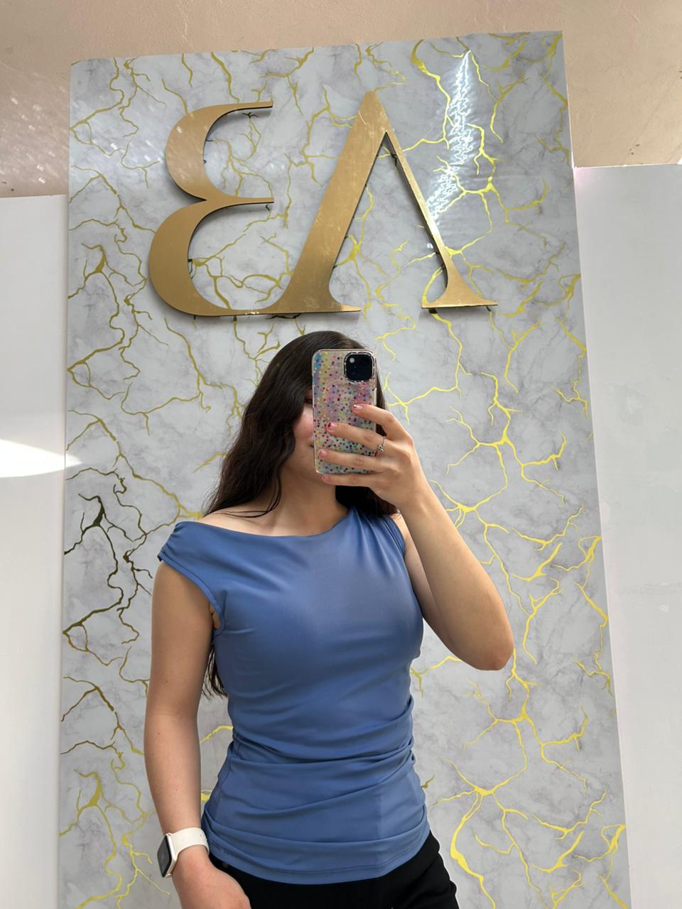 Blusa Sin Manga Tipo Satin Plizada De Un Costado
