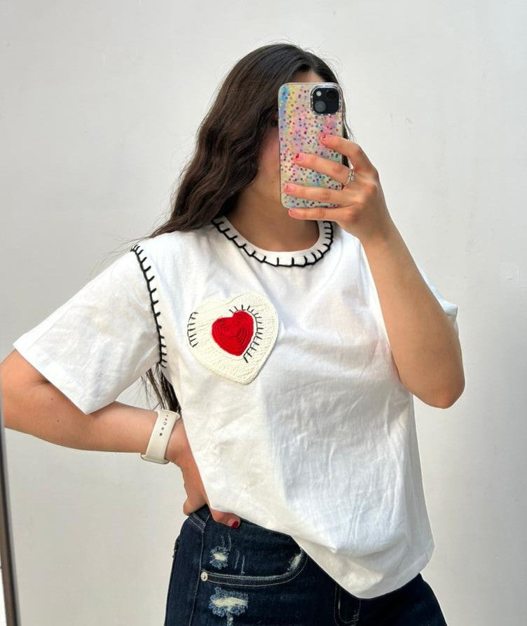 Playera Overzise Corazon Bordado Detalles En Cuello Y Mangas