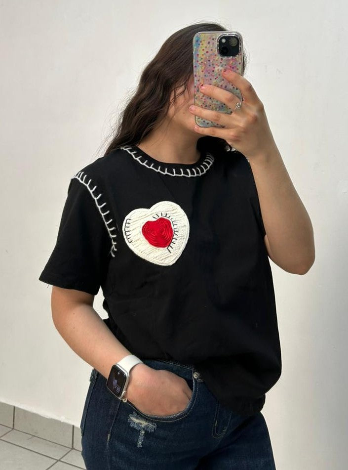 Playera Overzise Corazon Bordado Detalles En Cuello Y Mangas