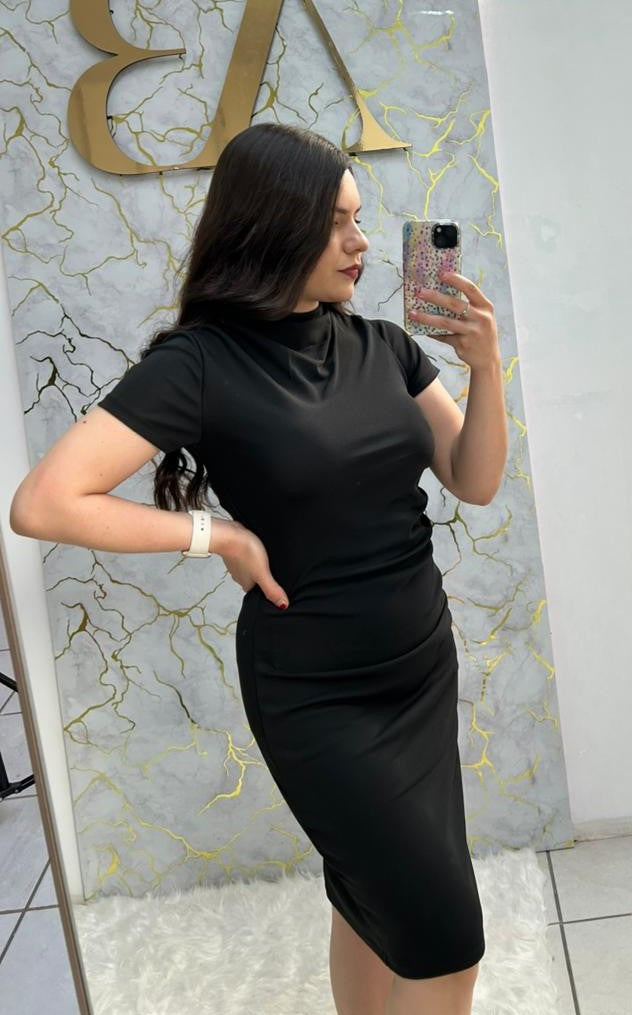 Vestido Entallado Con Pliegues Manga Corta