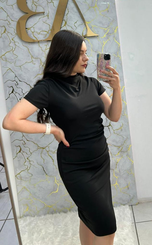 Vestido Entallado Con Pliegues Manga Corta
