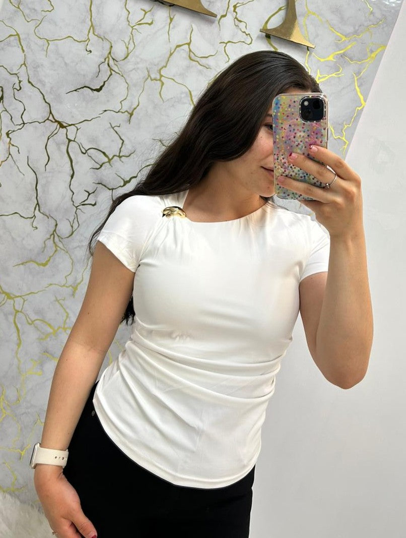 Blusa Plizada Con Detalle Cromado En Hombro
