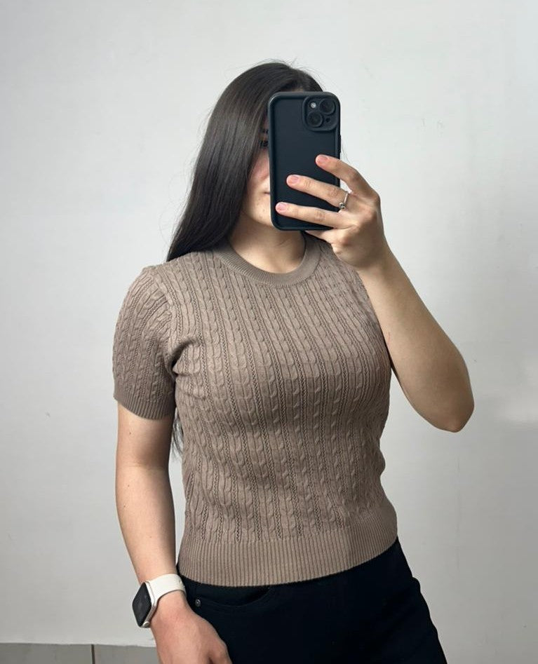 Blusa De Punto con Trenzas Verticales Manga Corta Cuello Redondo