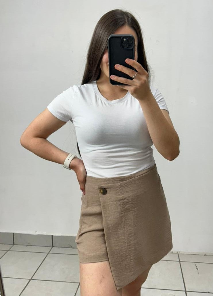 Falda Short Liso Con Boton