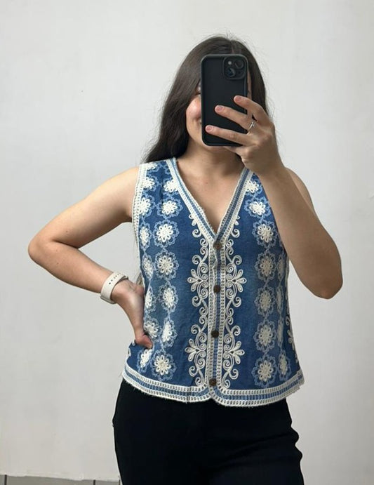 Chaleco De Mezclilla Con Bordados de Flores