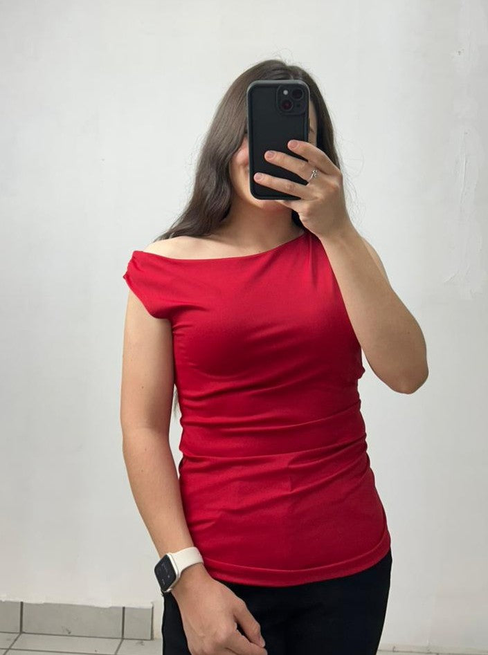 Blusa Sin Manga Tipo Satin Plizada De Un Costado